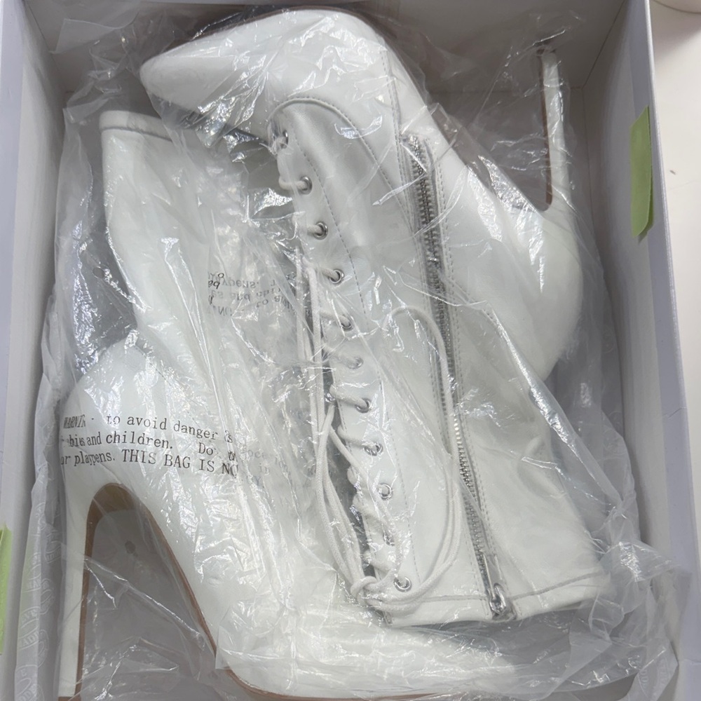 Steve Madden White Heeled Lace-Up Boots